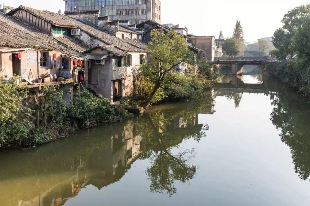 国务院国资委：突出服务国家战略，稳妥实施战略性重组和新央企组建